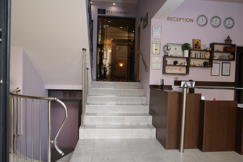 Family Hotel Avramov فيدين المظهر الخارجي الصورة