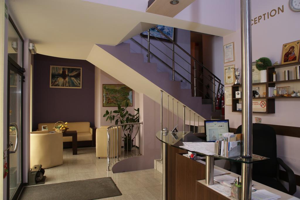 Family Hotel Avramov فيدين المظهر الخارجي الصورة