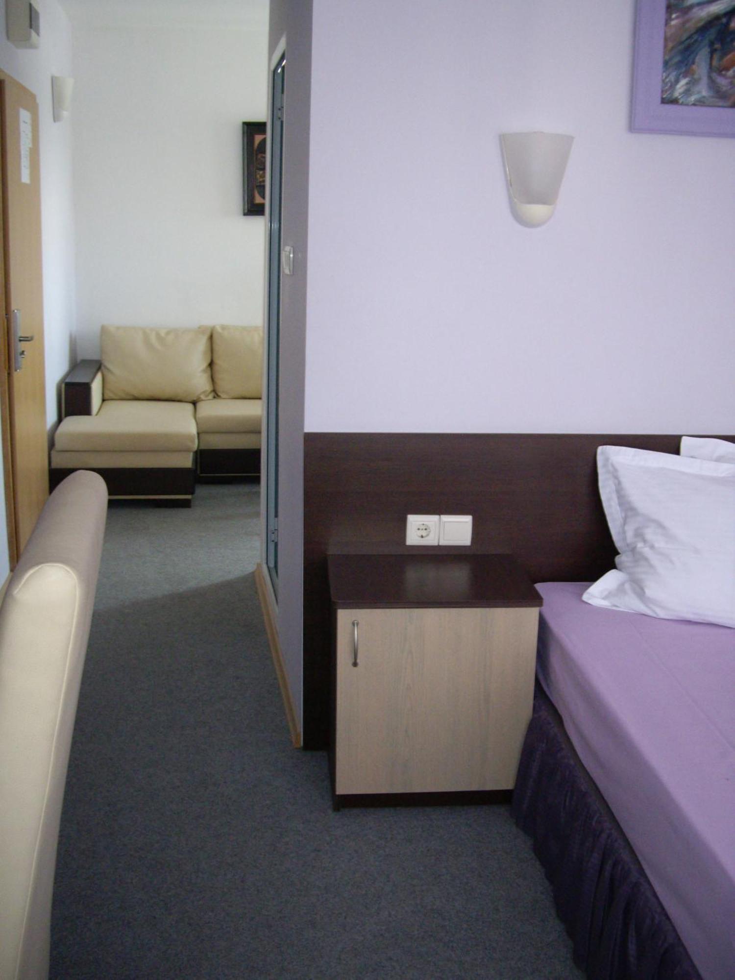 Family Hotel Avramov فيدين المظهر الخارجي الصورة