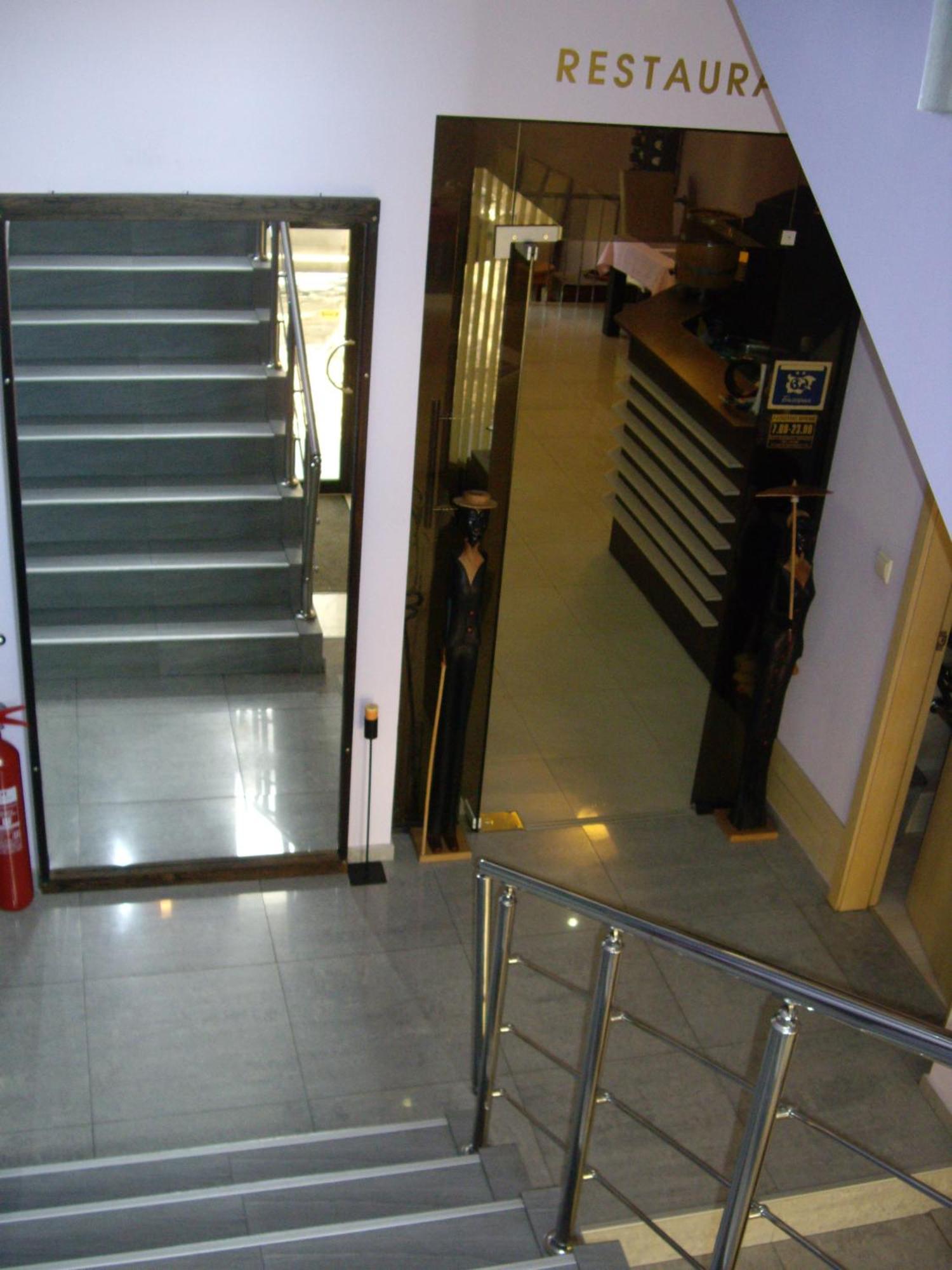 Family Hotel Avramov فيدين المظهر الداخلي الصورة